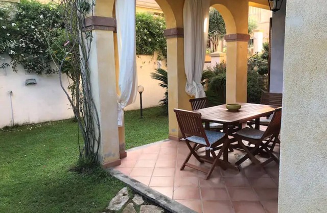 Holiday Home "Alloggio Nettuno" with Garden, Loggia and Wi-Fi