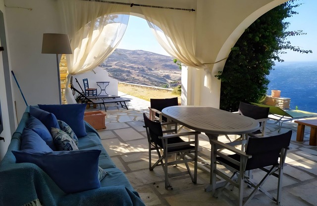 Holiday Home 'Bay View' with Wi-Fi and Air Conditioning