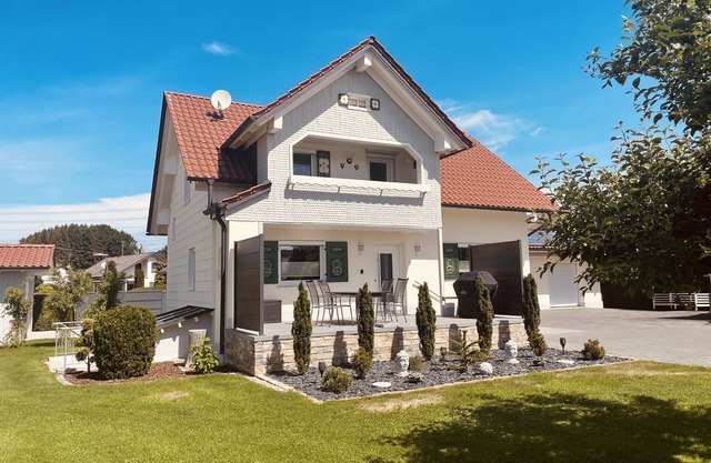 Holiday Home "Bezauberndes Gästehaus" with Terrace & Wi-Fi