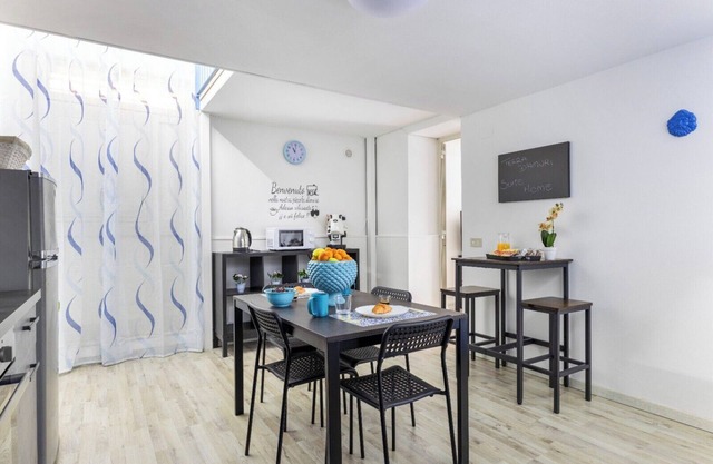 Holiday Home 'Blu Home' with Wi-Fi and Air Conditioning
