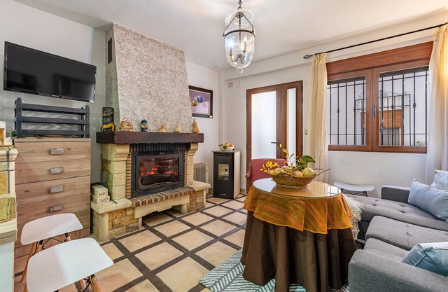 Holiday Home 'Casa Rural En El Centro De Nigüelas' with Mountain View, Private Terrace and Wi-Fi