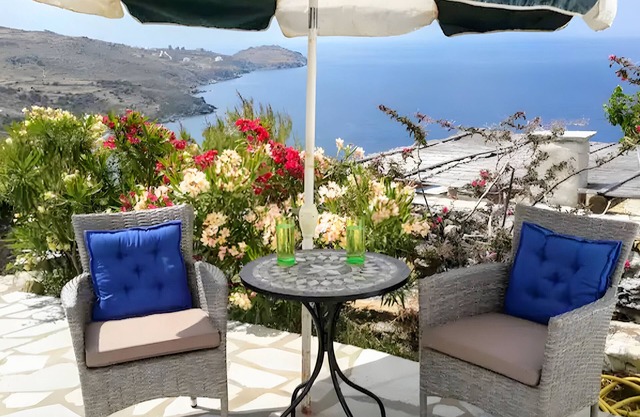 Holiday Home 'Dove View' with Wi-Fi and Air Conditioning