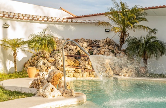 Holiday Home 'Finca el Ronqueo Costa Tropical' with Sea and Mountain View and Pool