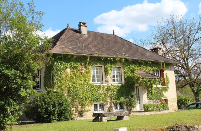 Holiday Home with Large Private Pool And Hill Views In The Heart Of The Dordogne