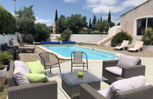 Holiday home in Salon-de-Provence, private pool, garden and terrace.