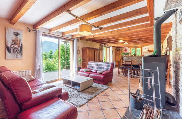 Holiday Home 'Gite Baupeillas' with Mountain View, Private Terrace and Wi-Fi