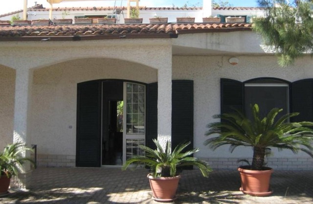 Holiday Home "Il Noce" with Private Terraces, Wi-Fi & Air Conditioning