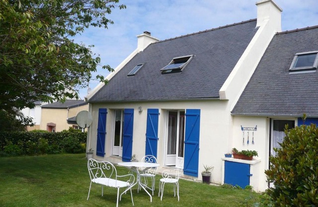 Holiday Home in Treompan near Sandy Beaches