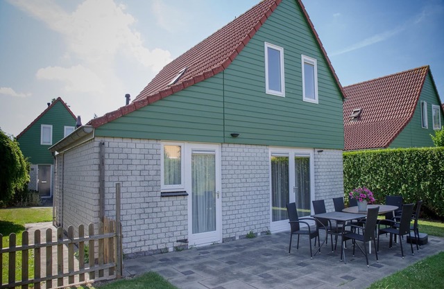 Holiday Home in Zeeland with Garden
