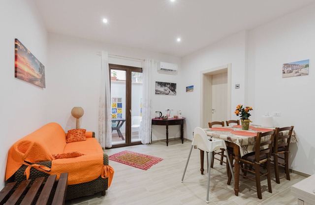 Holiday Home 'Iris Castelvetrano' with Wi-Fi and Air Conditioning