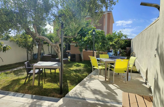 Holiday Home 'Villa Antoinette' with Private Terrace, Wi-Fi and Air Conditioning