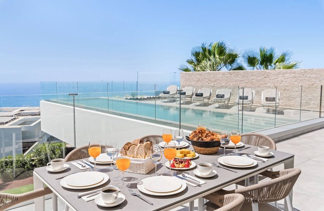Holiday Home "Karat Zambrano" with Mountain Views, Private Pool and Wi-Fi