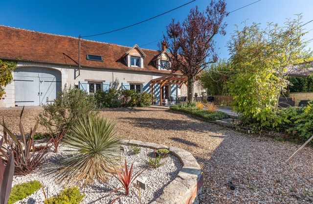 Holiday Home 'La Clé Des Champs' with Private Terrace, Private Garden and Wi-Fi