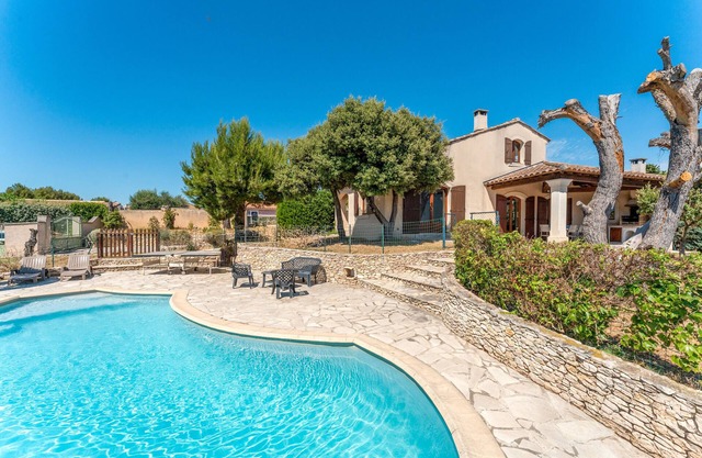 Holiday Home 'La Provençale' with Private Pool, Wi-Fi and Air Conditioning