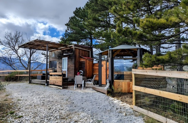 Holiday Home 'La Tiny House De Peggy' with Mountain View, Private Terrace and Air Conditioning