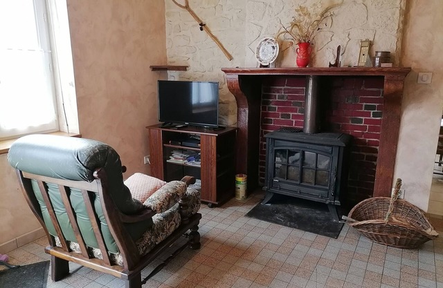 Holiday Home 'Le Gîte du Champ de la Croix' with Private Terrace, Private Garden and Wi-Fi