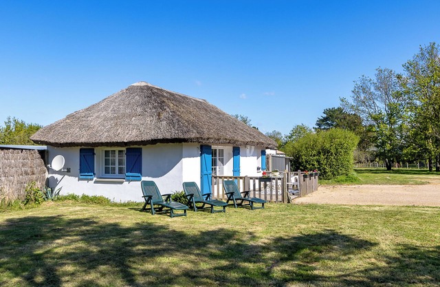 Holiday Home 'Le Gîte De Château Trompette' with Private Terrace, Private Garden and Wi-Fi