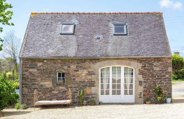 Holiday Home 'Le Grand Gîte De Blandine' with Private Terrace, Shared Garden and Wi-Fi