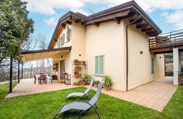 Holiday Home "Le More - Casa Zara" with Shared Garden & Wi-Fi