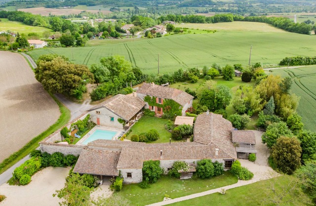 Holiday Home 'Les Figuiers De Monflanquin' with Pool, Terrace, Garden & Wi-Fi