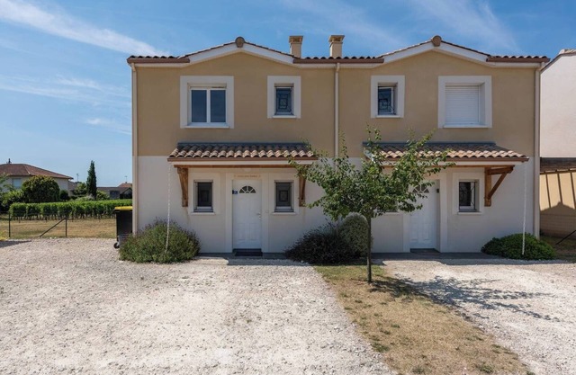 Holiday Home 'Maion 12 Pers-3 Chambres' with Shared Terrace, Wi-Fi and Air Conditioning