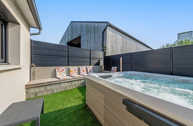 Holiday Home 'Maison - Spa - Proche Plage Et Gr34' with Terrace, Garden and Wi-Fi