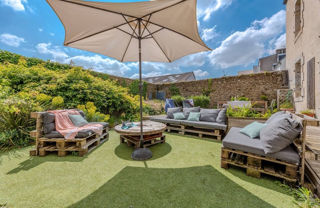 Holiday Home 'Maison 8 Pers Plein Centre Ville' with Private Terrace, Private Garden and Wi-Fi