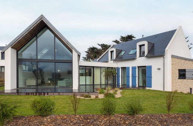 Holiday Home 'Mer - 180m De La Plage' with Private Terrace, Garden and Wi-Fi