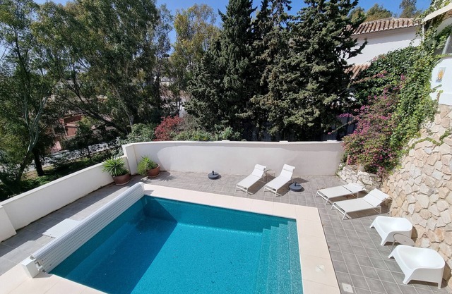 Holiday Home 'Modern Villa with Private Pool' with Sea View, Wi-Fi and Air Conditioning