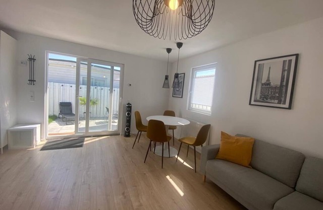 Holiday home near Ijsselmeer with beautiful sunny garden