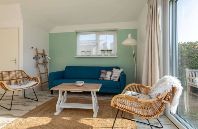 Holiday Home near Beach with Sunny Terrace