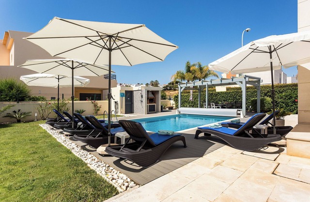 Holiday Home 'Peva' with Private Pool, Wi-Fi and Air Conditioning