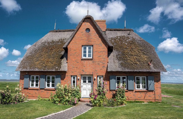 Holiday Home 'Reethuus Am Fething' with Sea View, Private Garden and Wi-Fi
