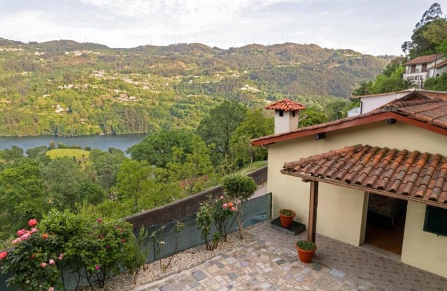 Holiday Home 'Retiro Da Montanha - Gerês' with Mountain View, Private Terrace and Wi-Fi