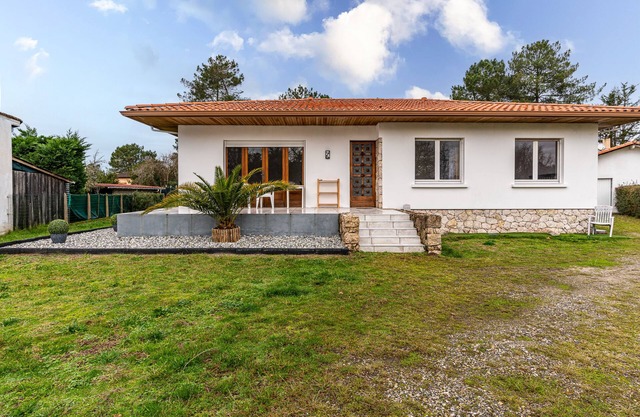 Holiday Home 'Rosa' with Shared Terrace, Private Garden and Wi-Fi