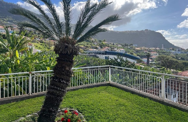 Holiday Home 'Spring House' with Sea View, Private Terrace and Wi-Fi