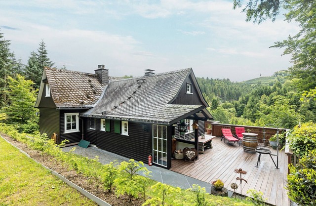 Holiday Home 'Tannenhäuschen' with Mountain View, Private Terrace and Wi-Fi