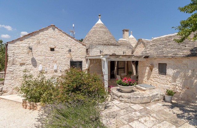 Holiday Home Trullo Cielo with Pool & Wi-Fi