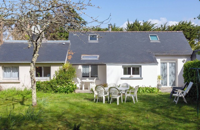 Holiday Home 'Ty Mam-goz - Pointe De La Torche' with Private Terrace, Private Garden and Wi-Fi