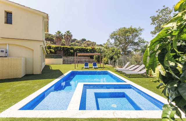 Holiday Home 'Villa Jarana' with Mountain Views, Wi-Fi and Air Conditioning