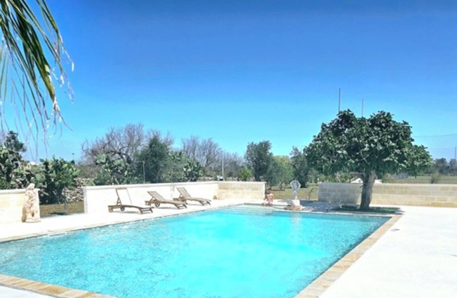 Holiday Home Villa Mariangela with Shared Pool, Garden & Wi-Fi