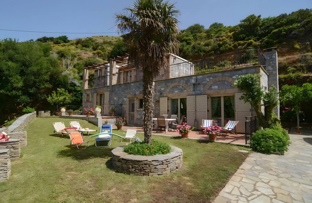 Holiday Home 'Vitali River House Andros' with Mountain View, Wi-Fi and Air Conditioning