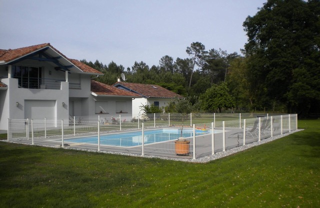 Holiday home with swimming pool surrounded by nature in Soustons