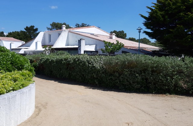 Holiday house at 200m beach