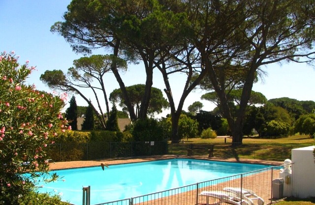 Holiday house, 4 persons in secured park with pool at the Wine-Route