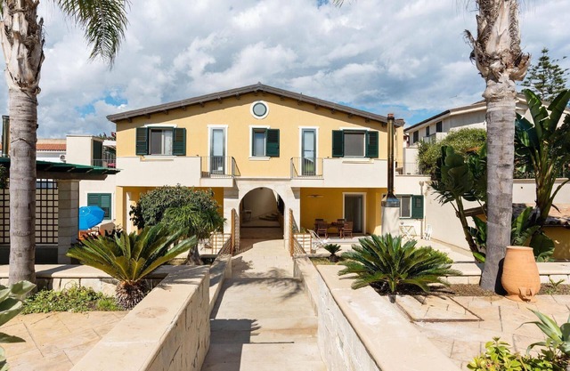 Holiday house Noto for 2 - 6 persons with 3 bedrooms - Holiday home