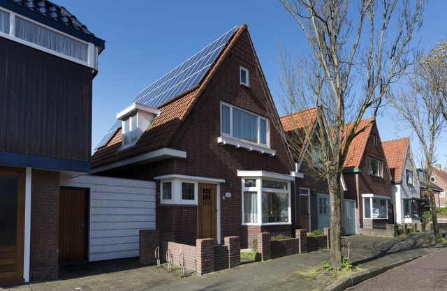 Holiday house with 3 bedrooms for 6 people with garden and 500 meters from the beach.