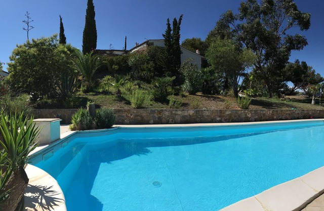 Holiday house with pool and sea view