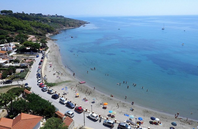 Holiday House With Panoramic View, Balcony, Wifi, and Near the Sea