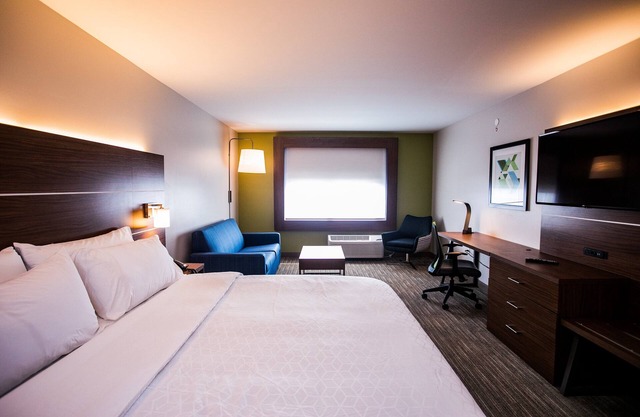 Holiday Inn Express & Suites Rehoboth Beach by IHG